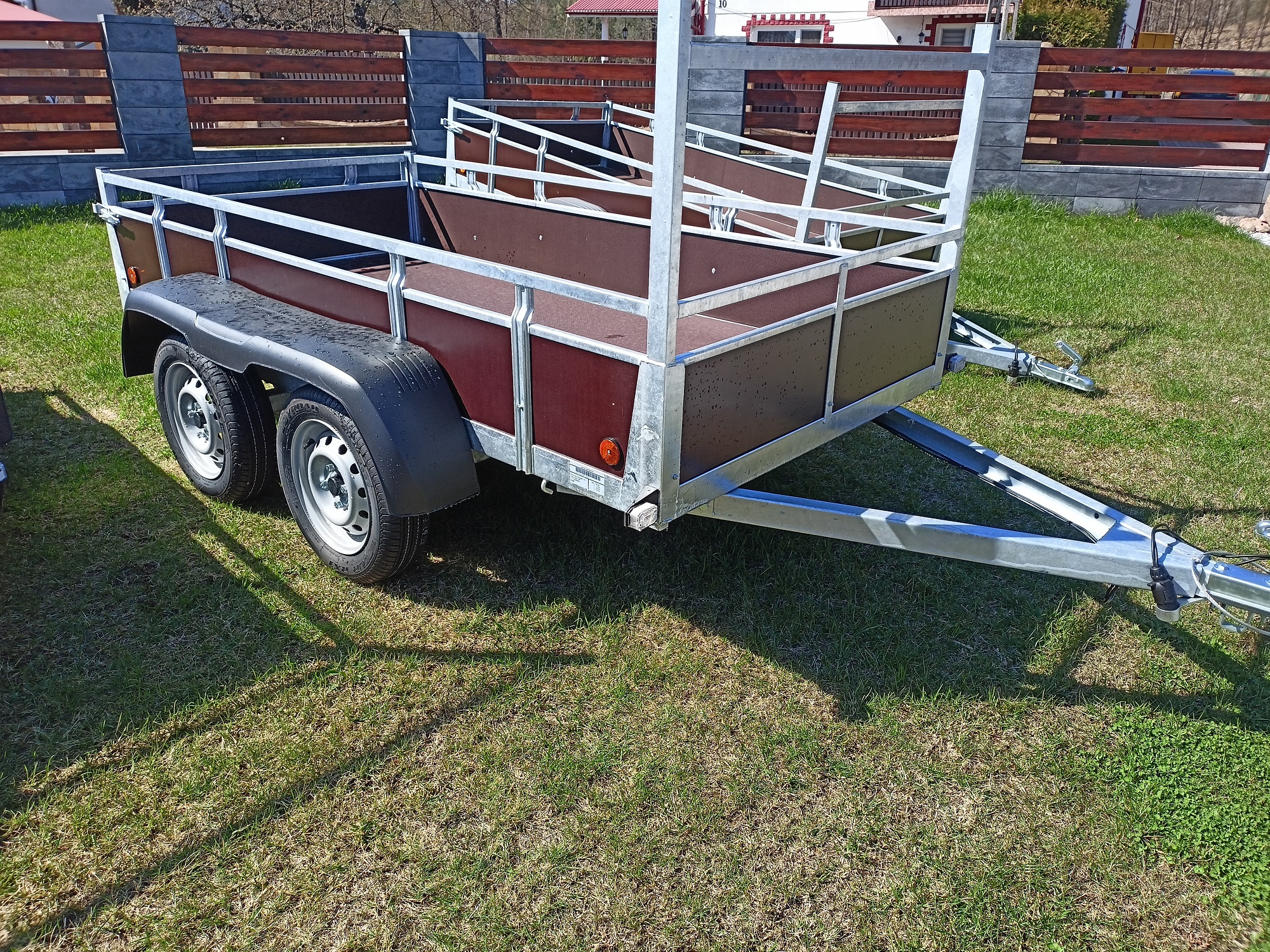 Przyczepa dwuosiowa 258x131