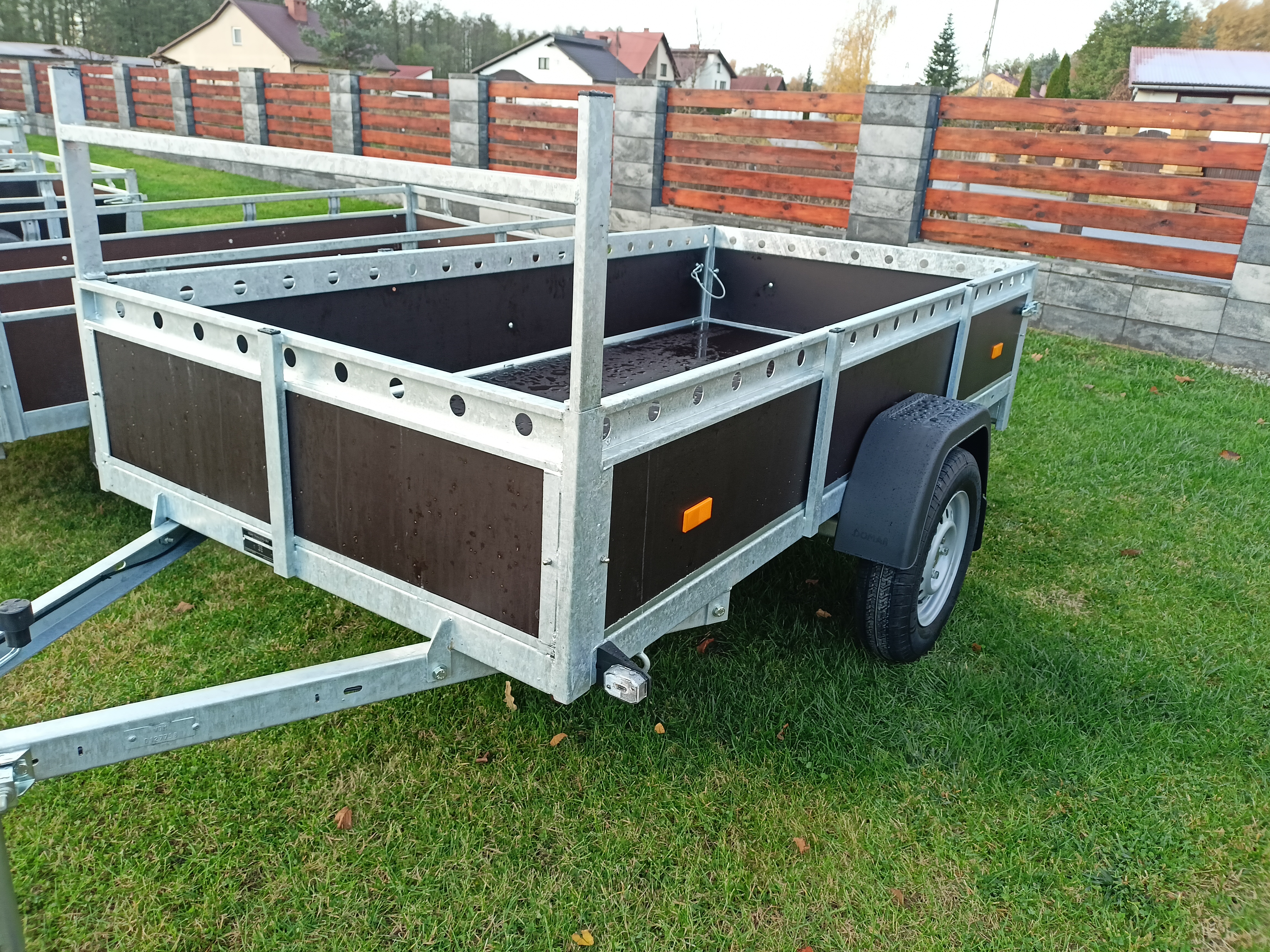 Przyczepa jednoosiowa 258x130